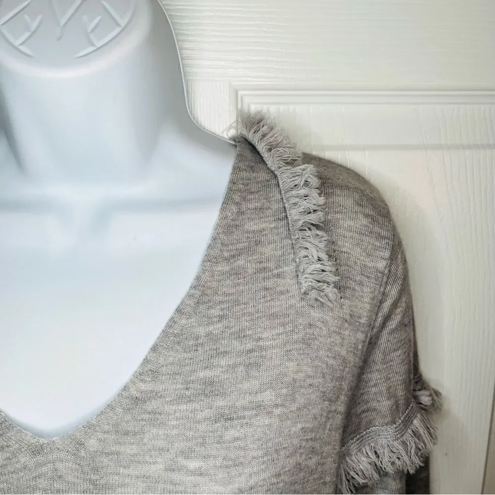 One Grey Day Long Sleeve VNeck Fringe Trim Wool Blend Sweater Lightweight Gray M